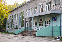 Входная группа Школа № 52.  9 Января,  249